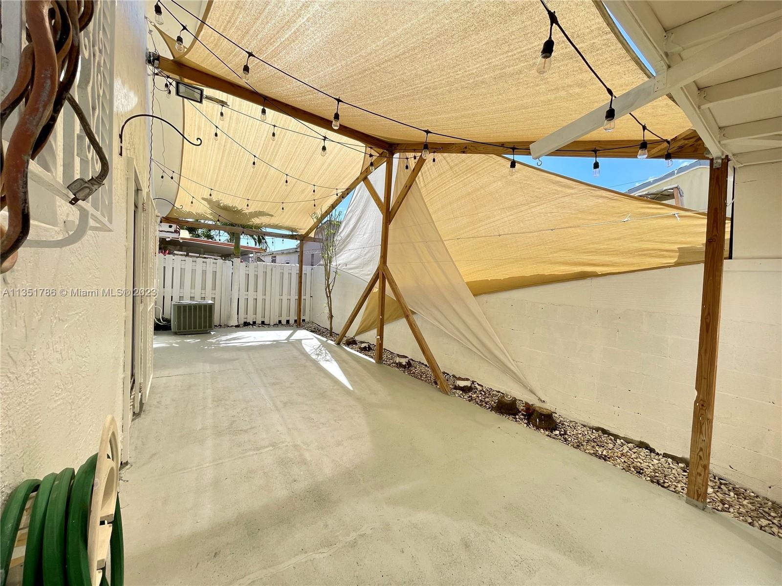 LAS MANSIONES AT BEL AIR - Residential
