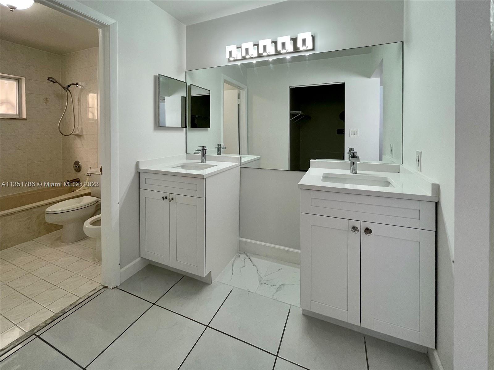 LAS MANSIONES AT BEL AIR - Residential