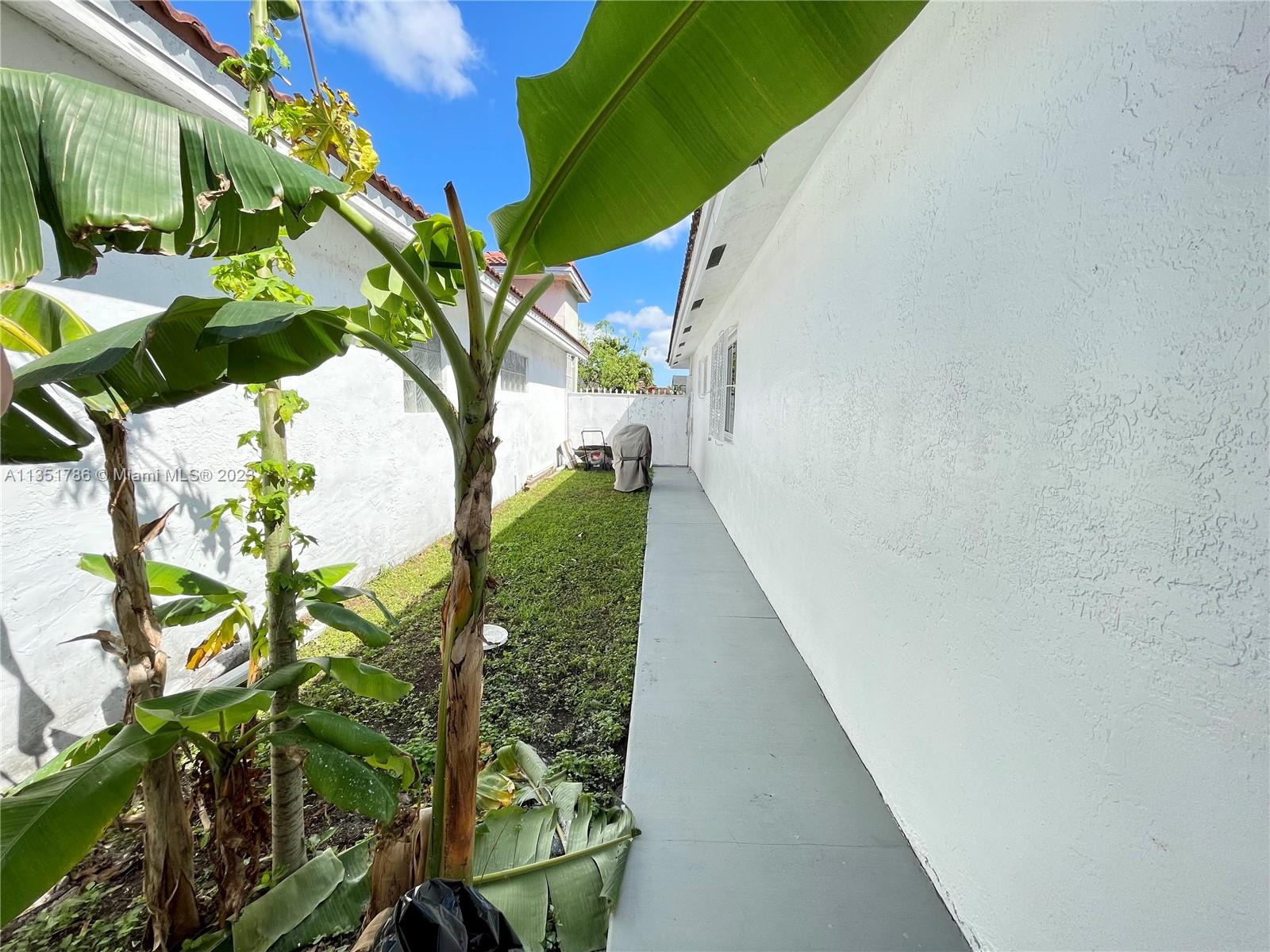 LAS MANSIONES AT BEL AIR - Residential