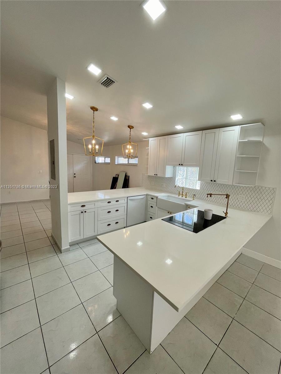 LAS MANSIONES AT BEL AIR - Residential