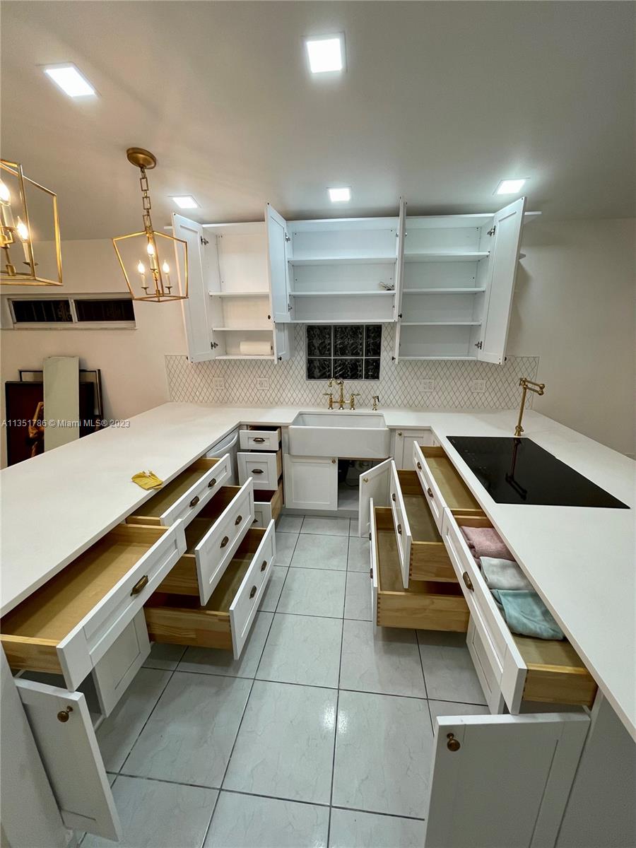 LAS MANSIONES AT BEL AIR - Residential