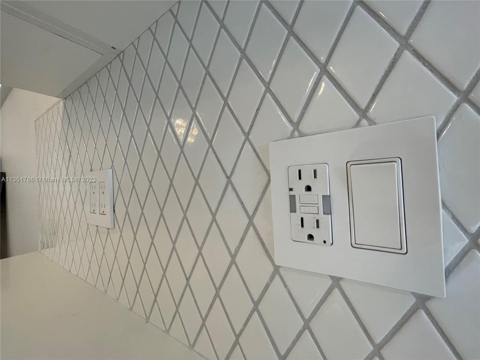 LAS MANSIONES AT BEL AIR - Residential