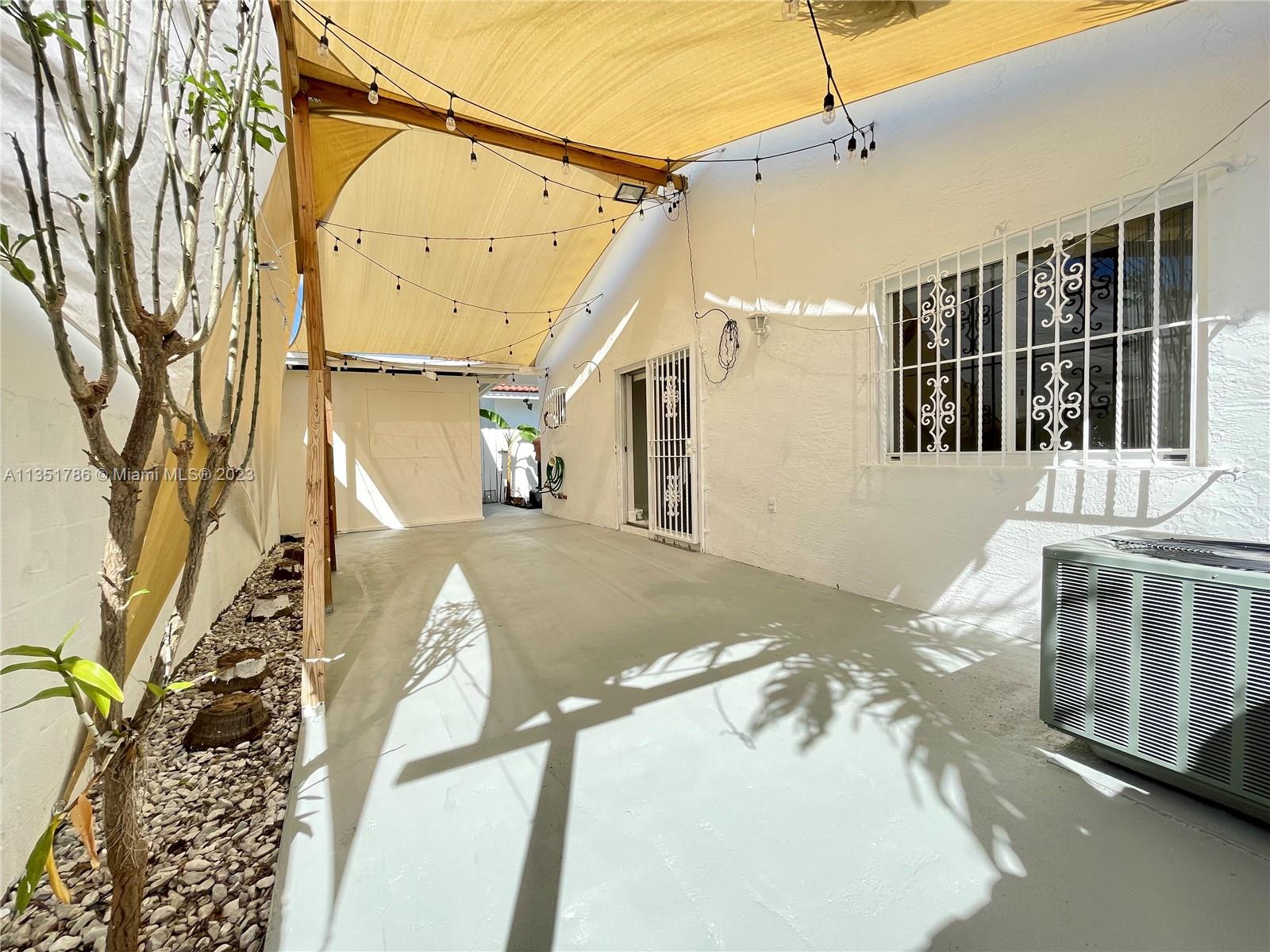 LAS MANSIONES AT BEL AIR - Residential