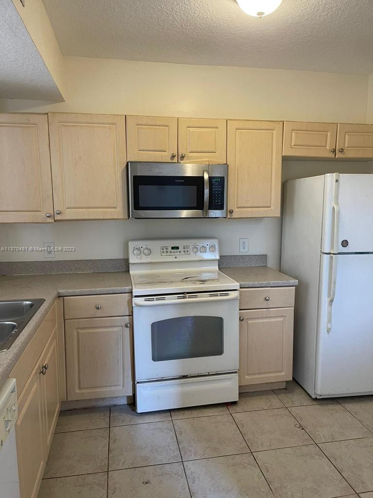 BELVEDERE ISLES CONDO NO - Residential