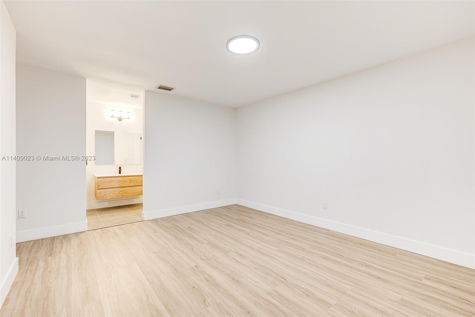 PRINCETONIAN ESTATES - Residential