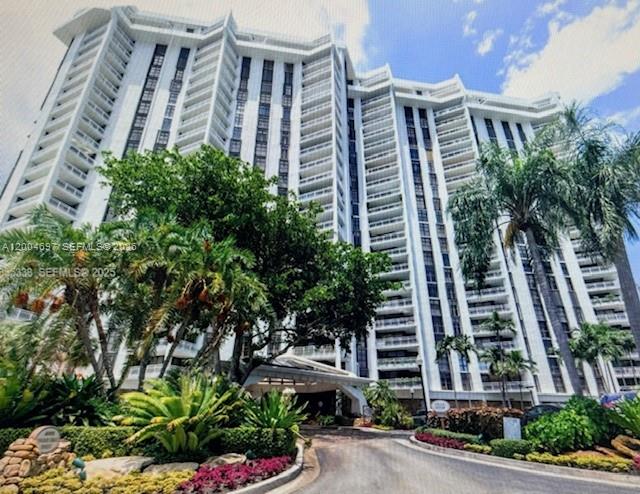 THE TOWERS OF QUAYSIDE CO - Residential