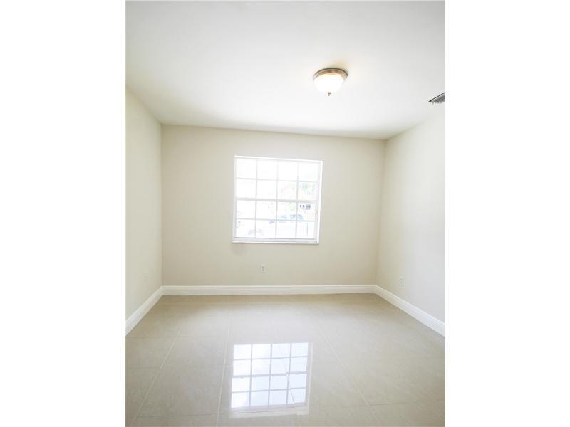 EIGHTH ADDN TO ROYAL OAKS - Residential