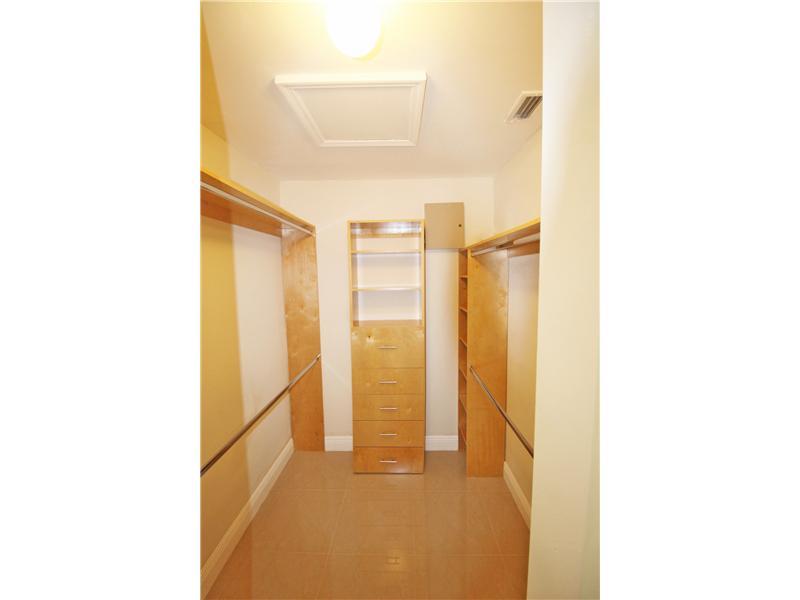 EIGHTH ADDN TO ROYAL OAKS - Residential