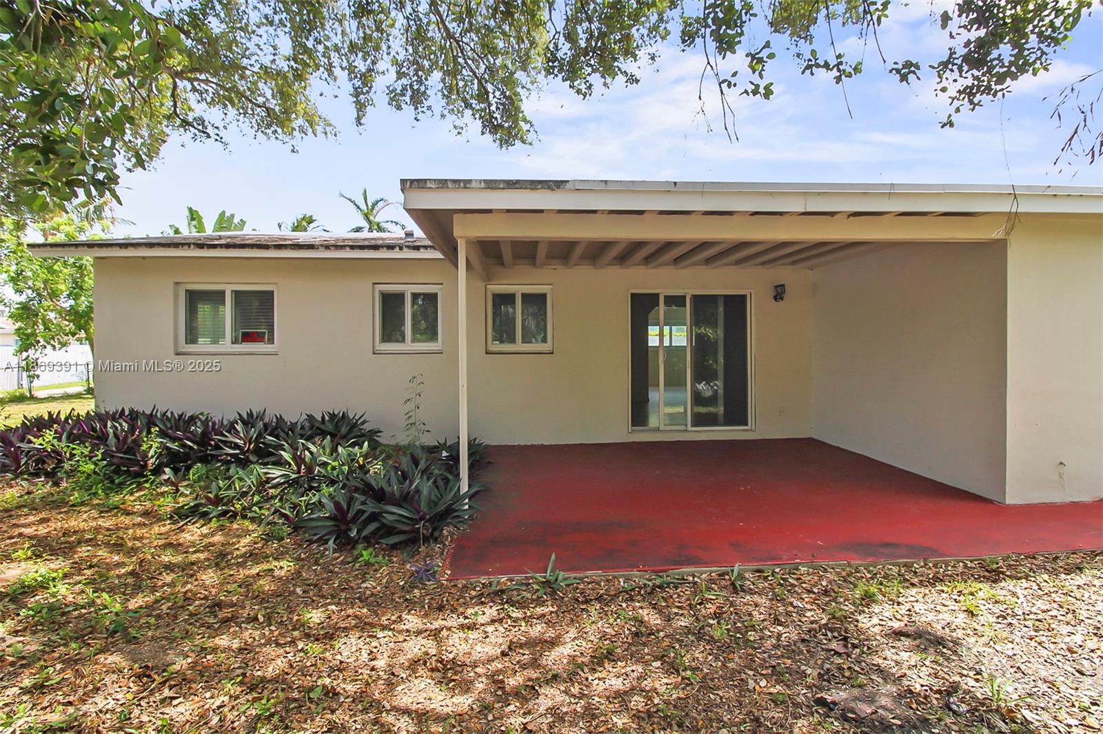 DANIA ESTATES - Residential