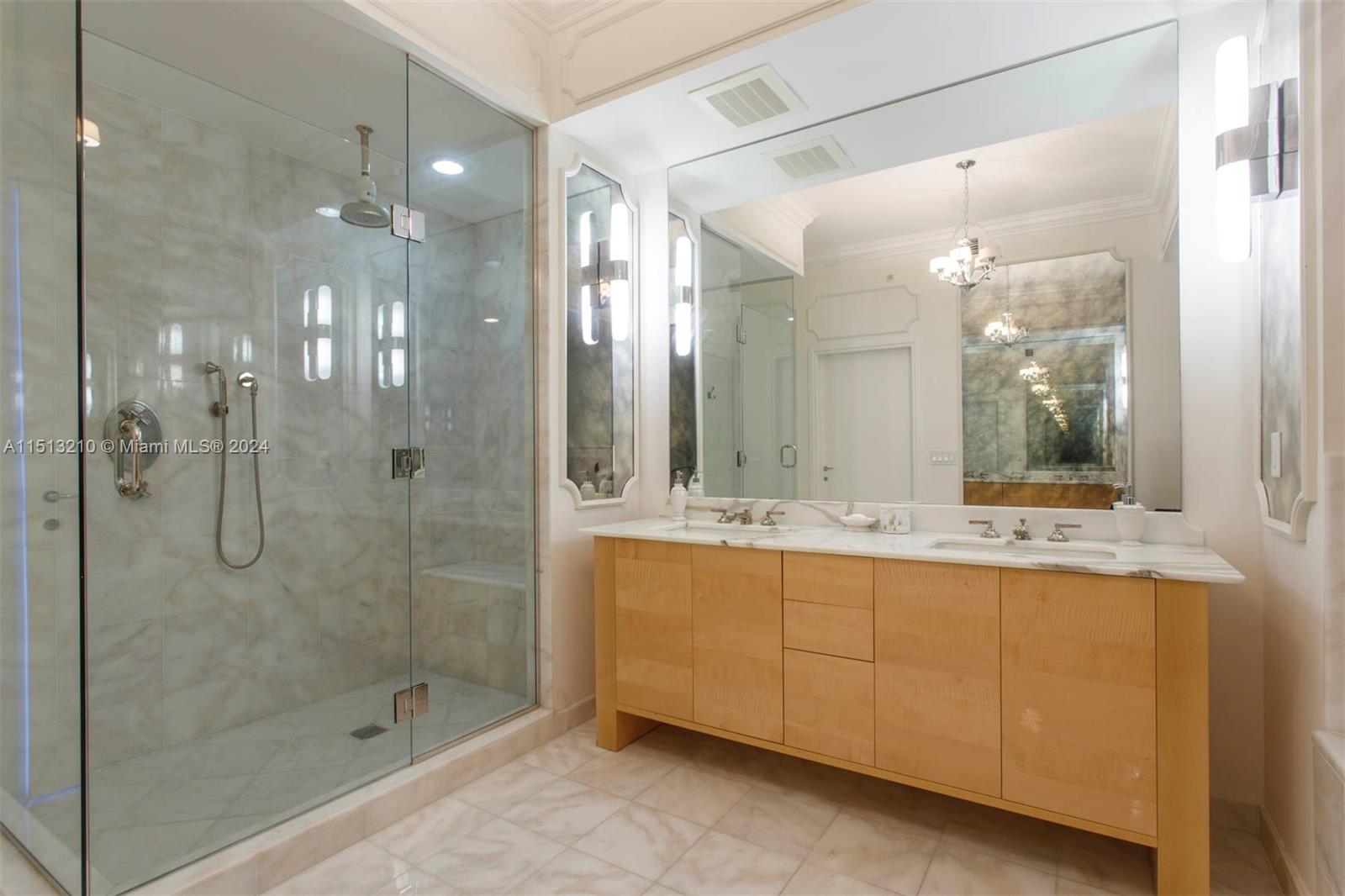 CONTINUUM ON SOUTH BEACH - Residential