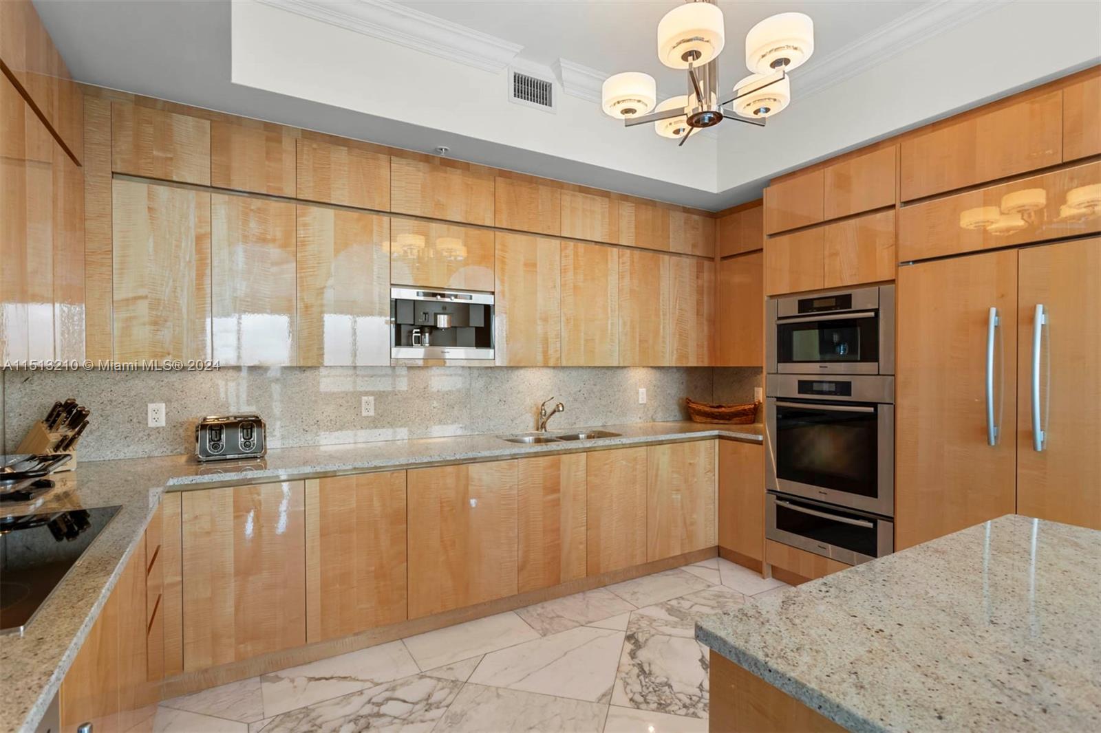 CONTINUUM ON SOUTH BEACH - Residential