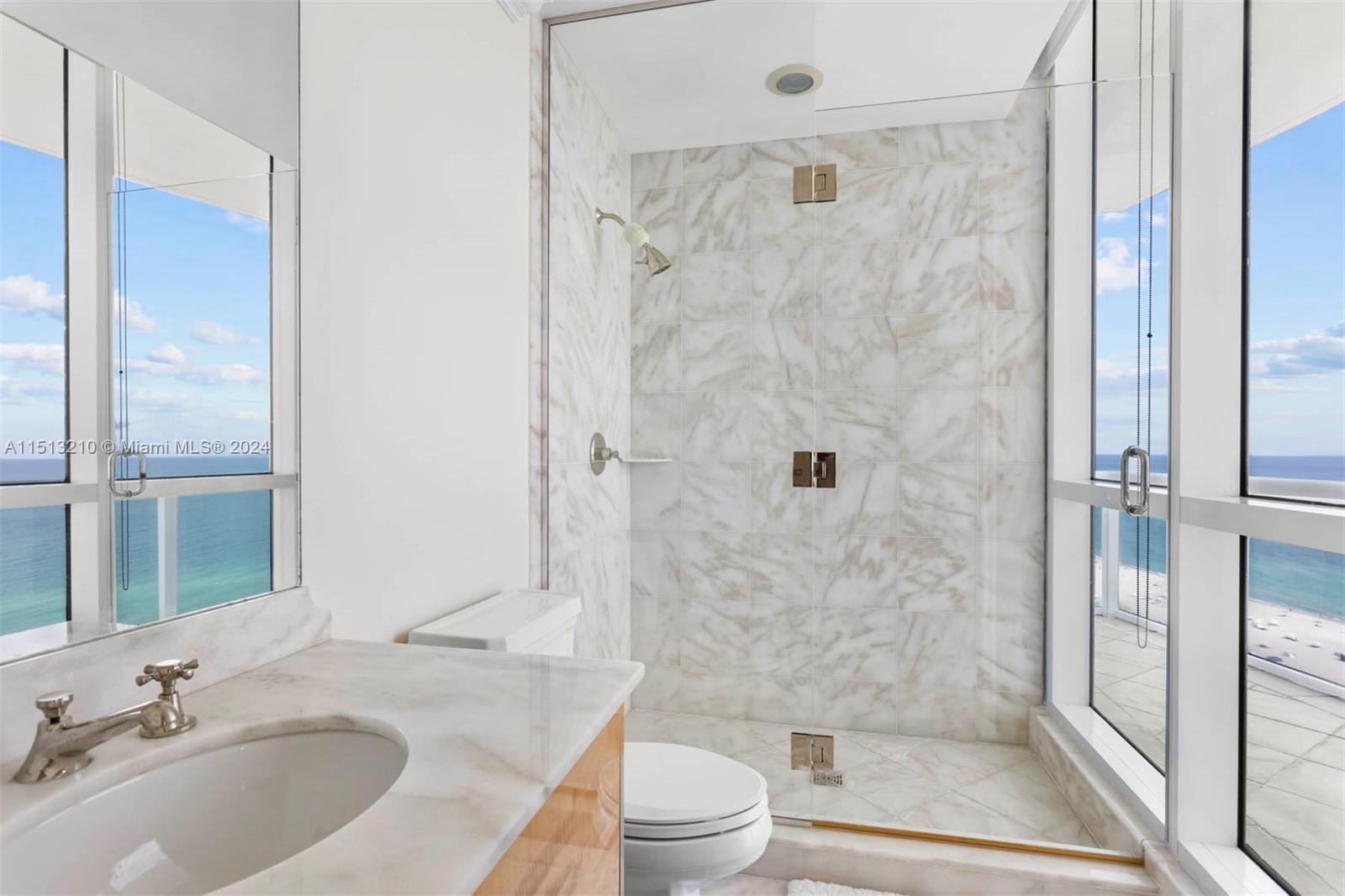 CONTINUUM ON SOUTH BEACH - Residential