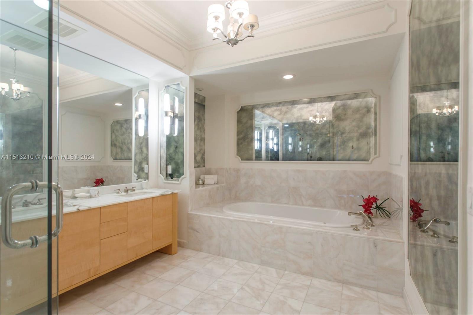 CONTINUUM ON SOUTH BEACH - Residential