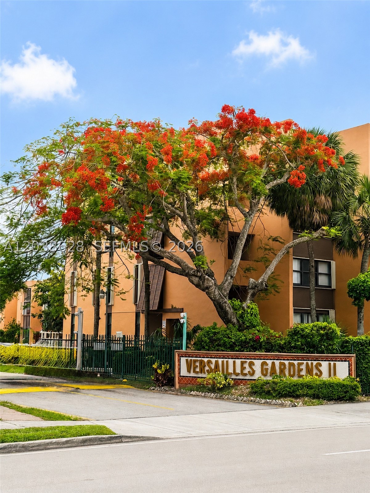 Spacious and bright condo located at 9440 W Flagler St, Unit 205, in the heart of Miami. This well-distributed residence offers an open living and dining area with tile flooring throughout, a functional kitchen with abundant cabinet space, generous natural light and Washer and Dryer in uni! The layout provides comfortable everyday living with plenty of potential for a buyer to personalize or update to their taste.
Enjoy a convenient community with a pool and easy access to major roads, shopping centers, restaurants, supermarkets, FIU, Miami International Airport, and the Dolphin/Palmetto Expressways. Centrally located and ideal for an owner-occupant or investor looking for a property in a high-demand rental area.
A great opportunity to own in a prime Miami location with excellent connectivity and everyday convenience. Schedule your showing today.