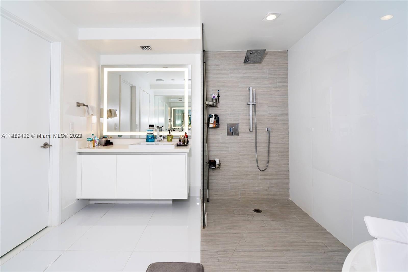 PARQUE TOWERS CONDO - Residential Lease
