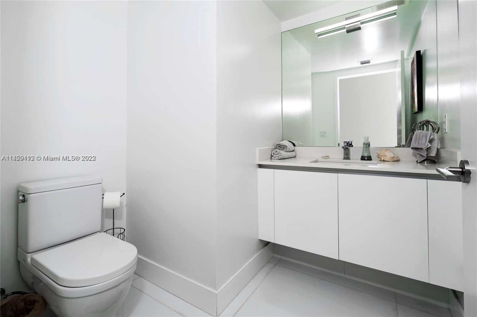 PARQUE TOWERS CONDO - Residential Lease