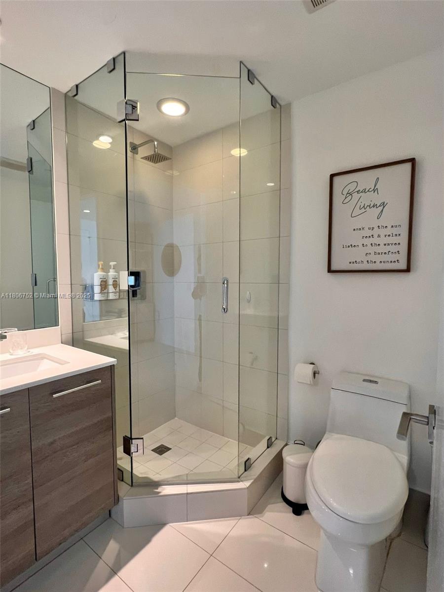 PARAISO BAY CONDO - Residential Lease