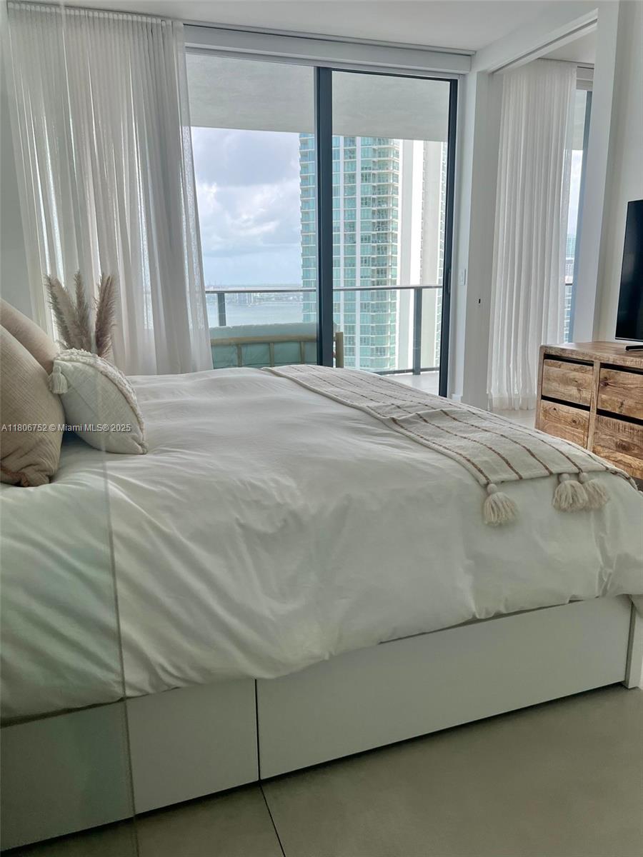 PARAISO BAY CONDO - Residential Lease