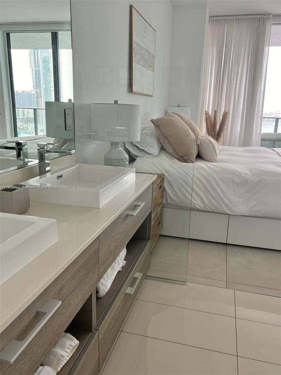 PARAISO BAY CONDO - Residential Lease
