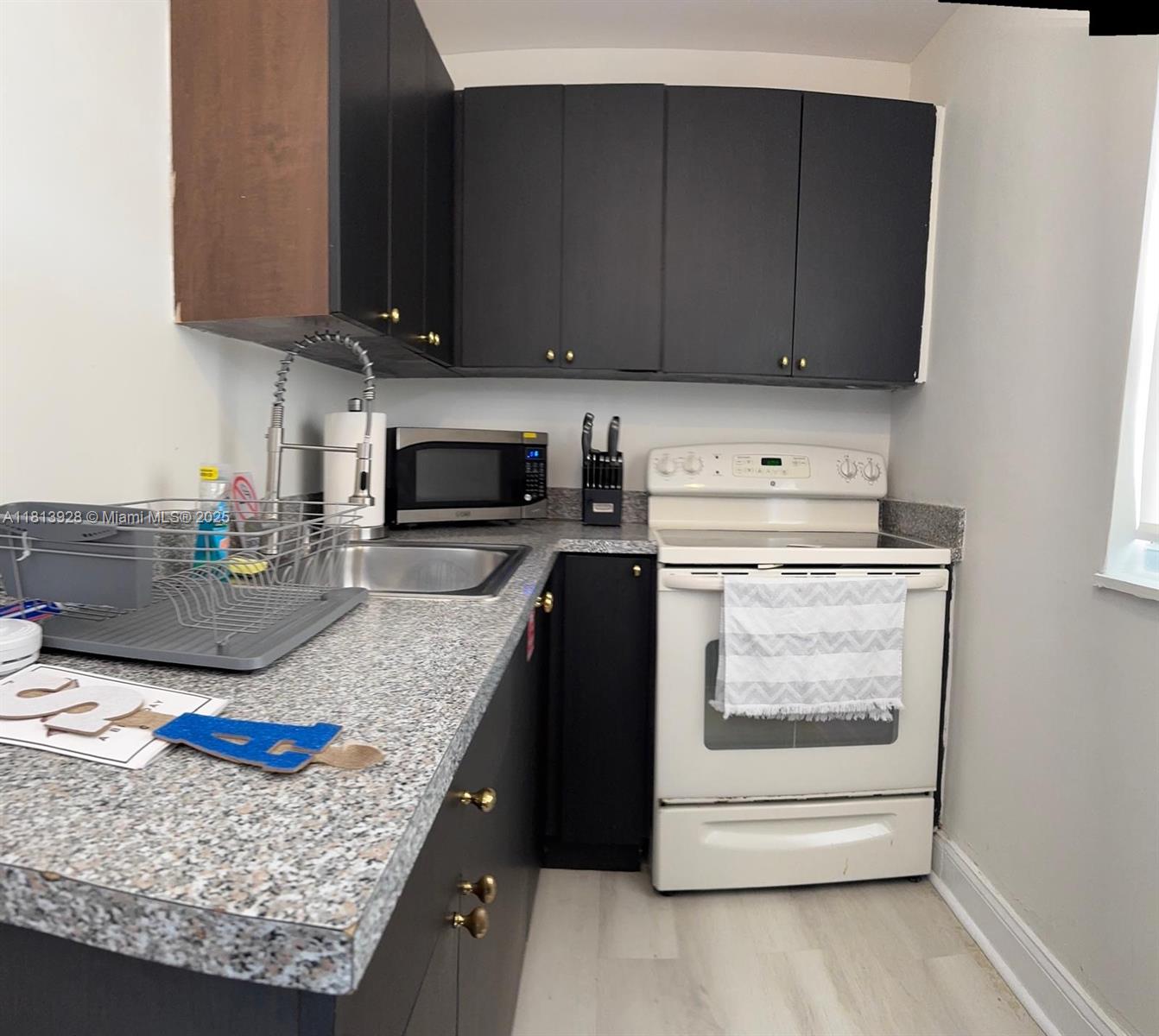 VENICE - Residential Lease