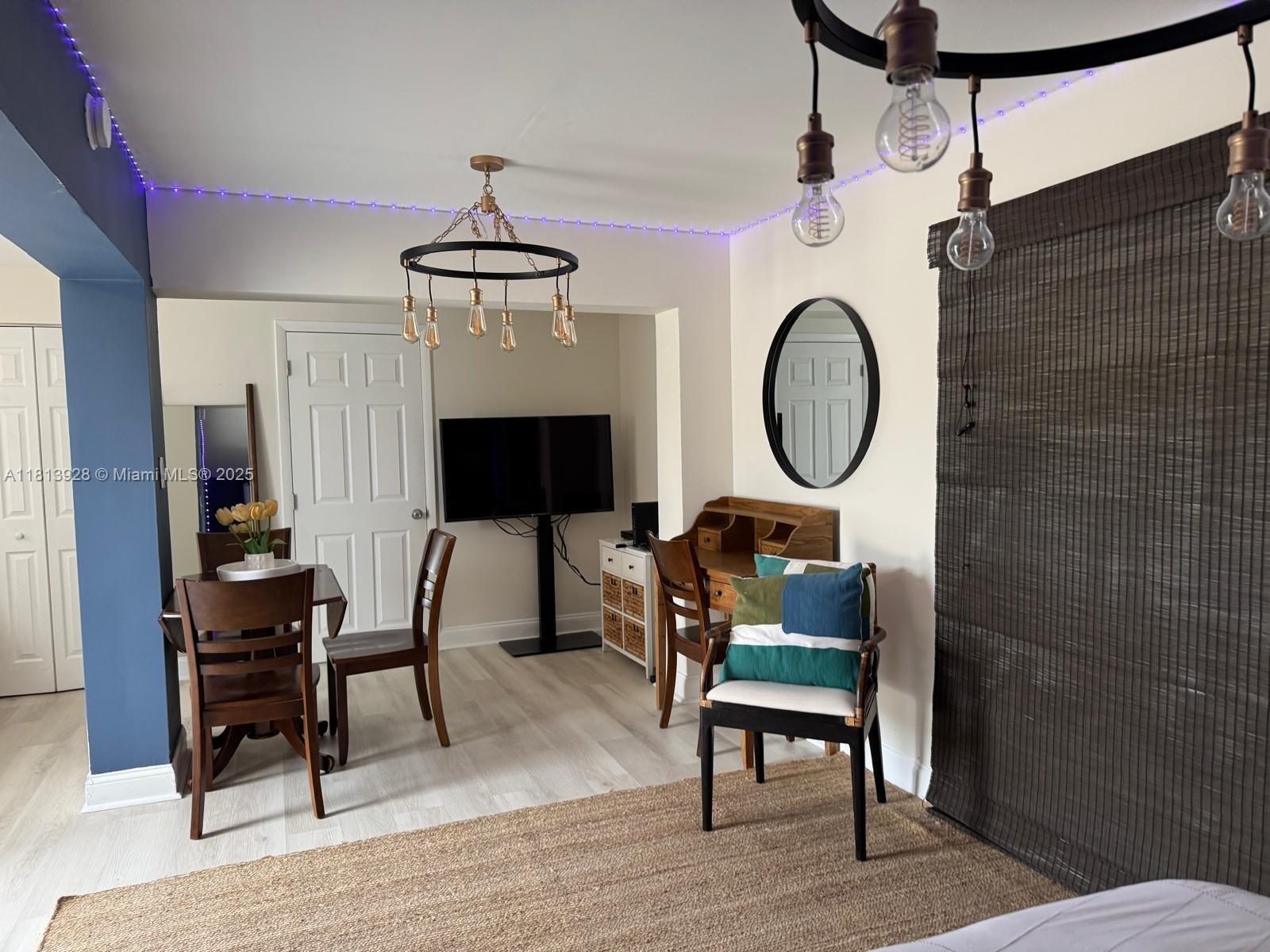 VENICE - Residential Lease