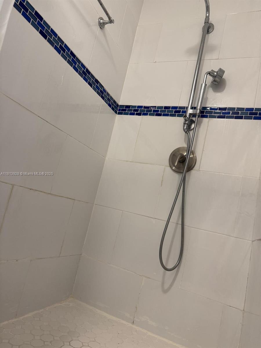 VENICE - Residential Lease
