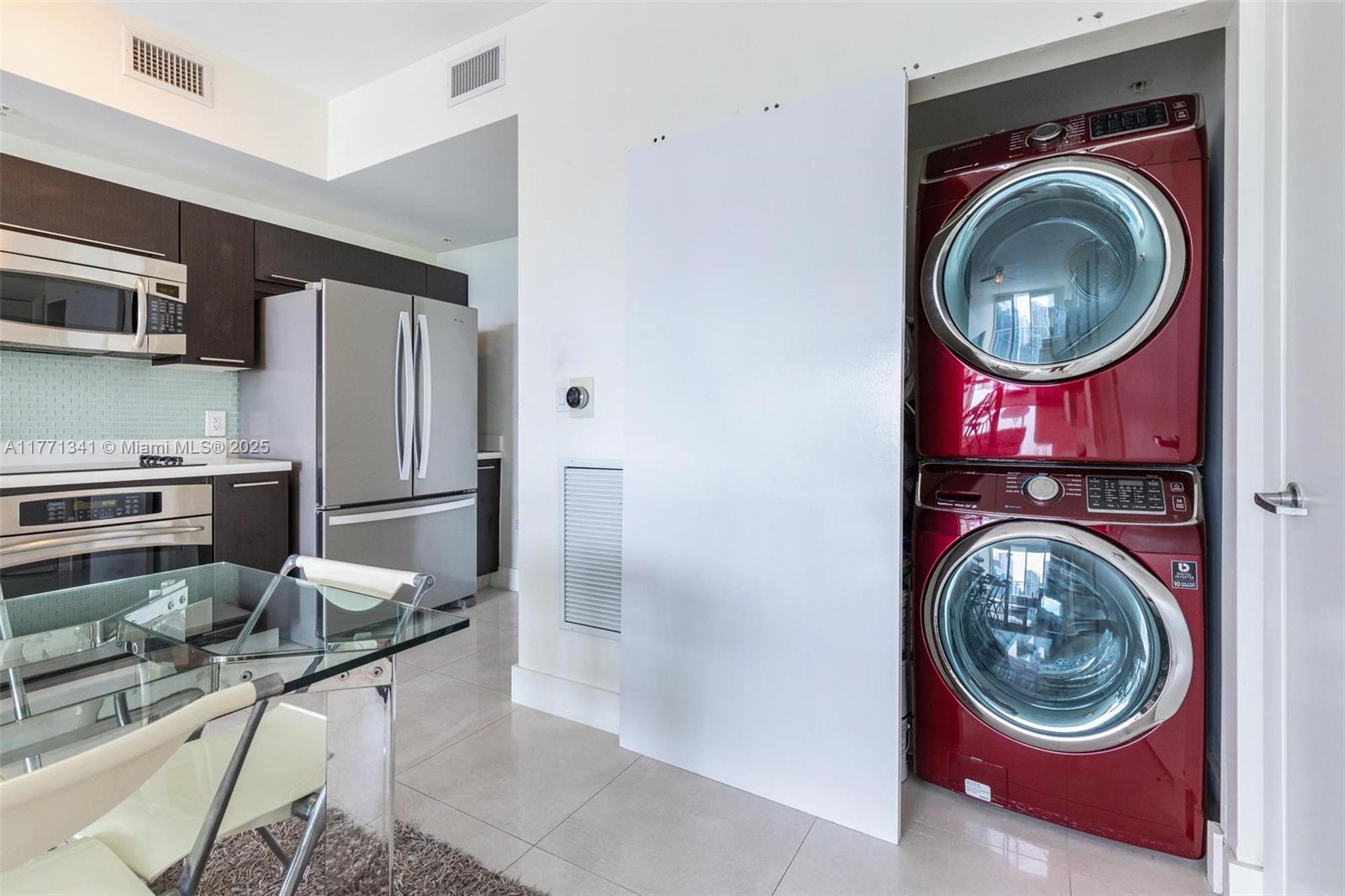 IVY CONDO - Residential