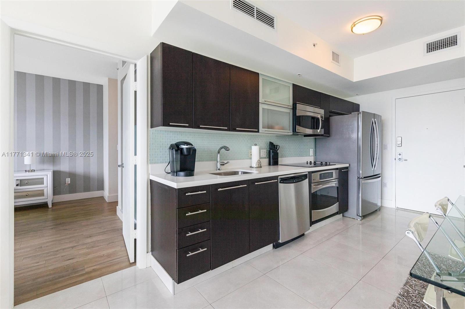IVY CONDO - Residential