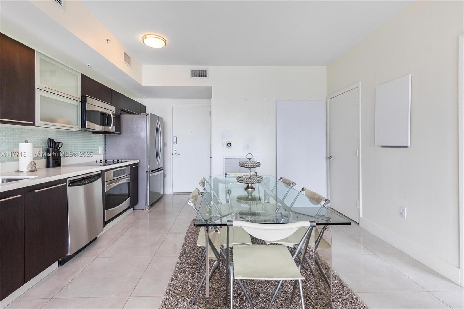IVY CONDO - Residential