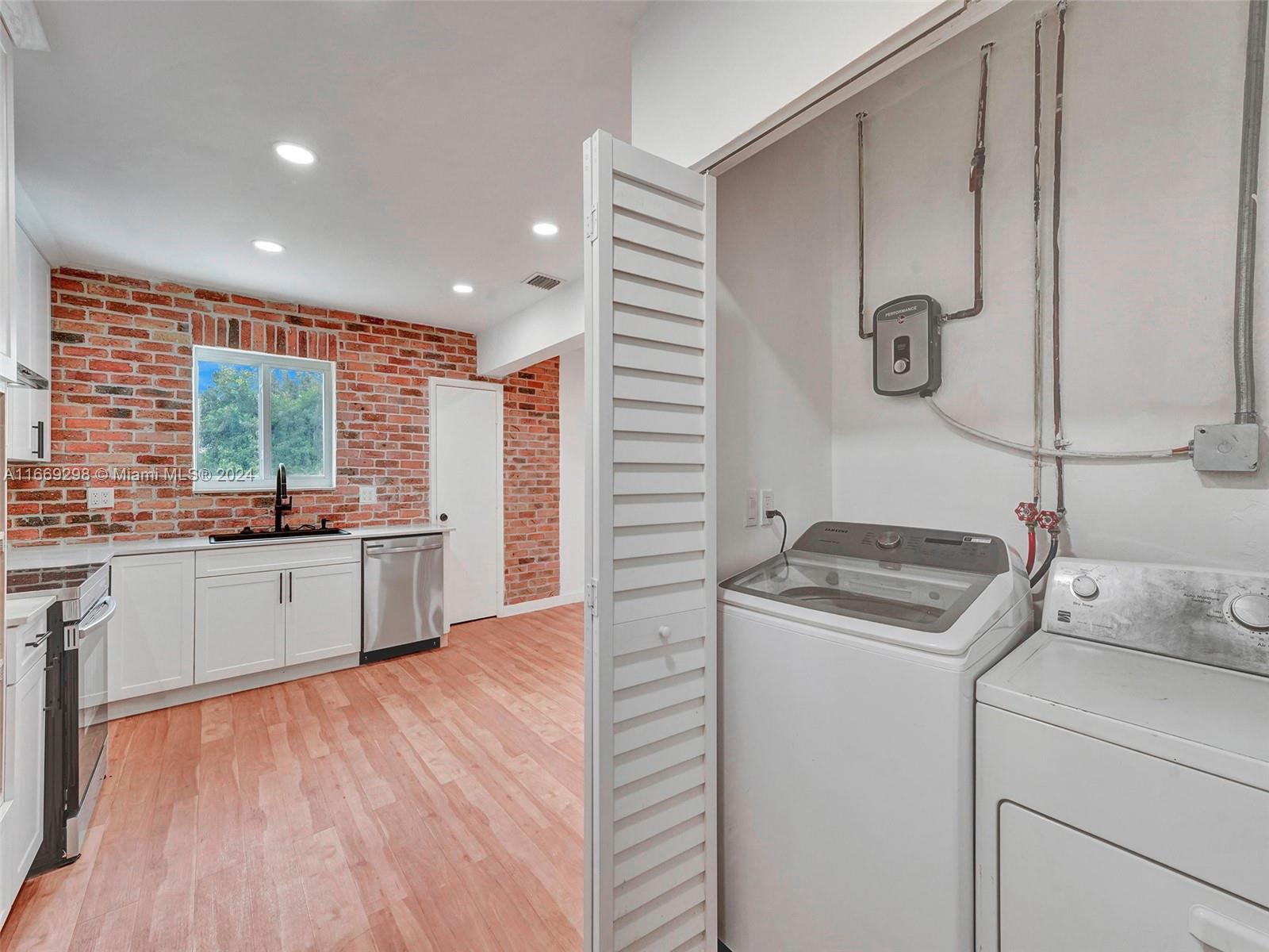MIAMI GARDENS ESTATES - Residential