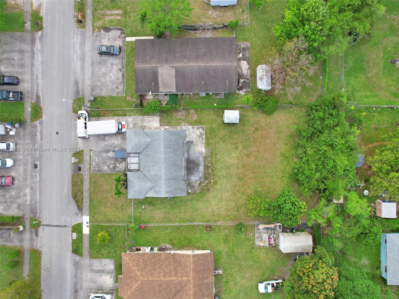 MIAMI GARDENS ESTATES - Residential