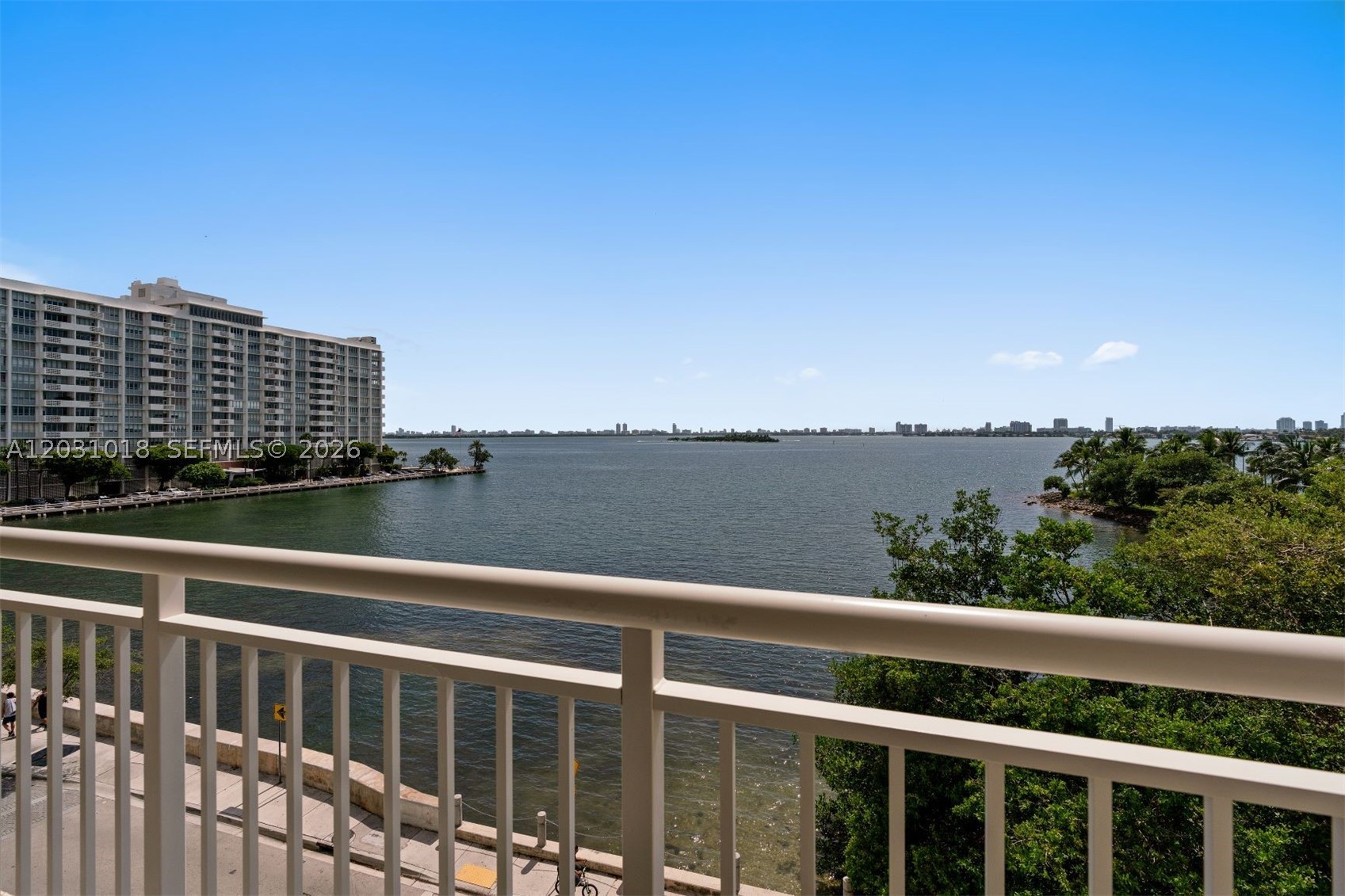 Spacious 1,300-square-foot, 2-bedroom, 2-bathroom residence at Cite, featuring a balcony with direct bay views. The unit offers large bathrooms, ample closet space, and an in-unit laundry room. Residents enjoy a renovated fitness center, large pool, jacuzzi, and club room. Ideally situated across from Margaret Pace Park, with basketball, tennis, soccer, and a playground, the building offers walking distance access to restaurants, Publix, Whole Foods, the performing arts center, and museums, plus a short drive to South Beach, Wynwood, the Design District, and the Kayesa Center. Large pets are welcome, with no weight limit.