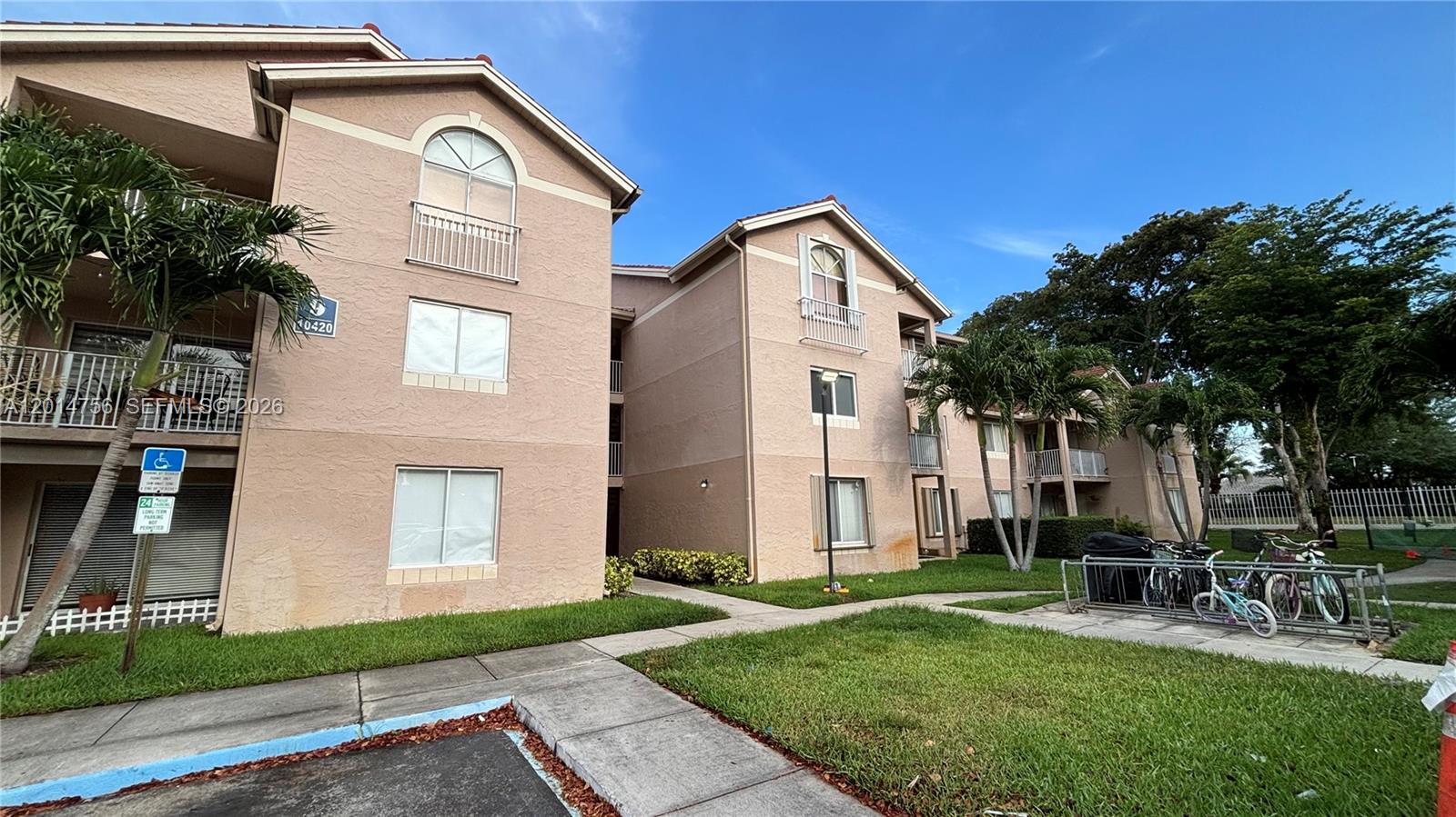 ROYAL PALM PLACE - Residential