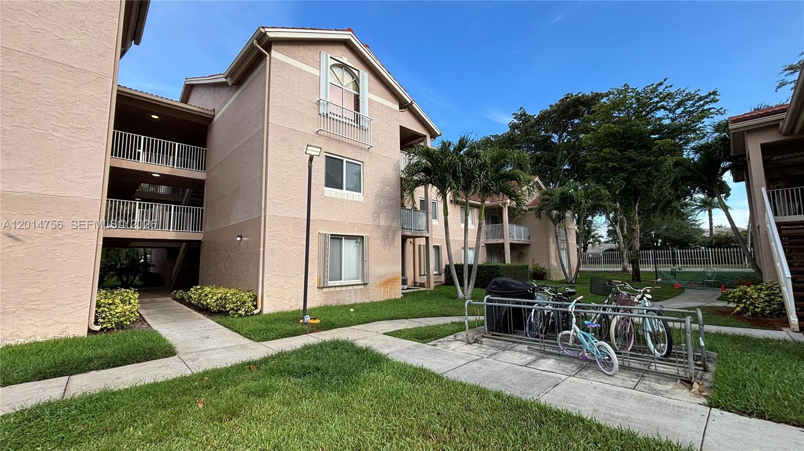 ROYAL PALM PLACE - Residential