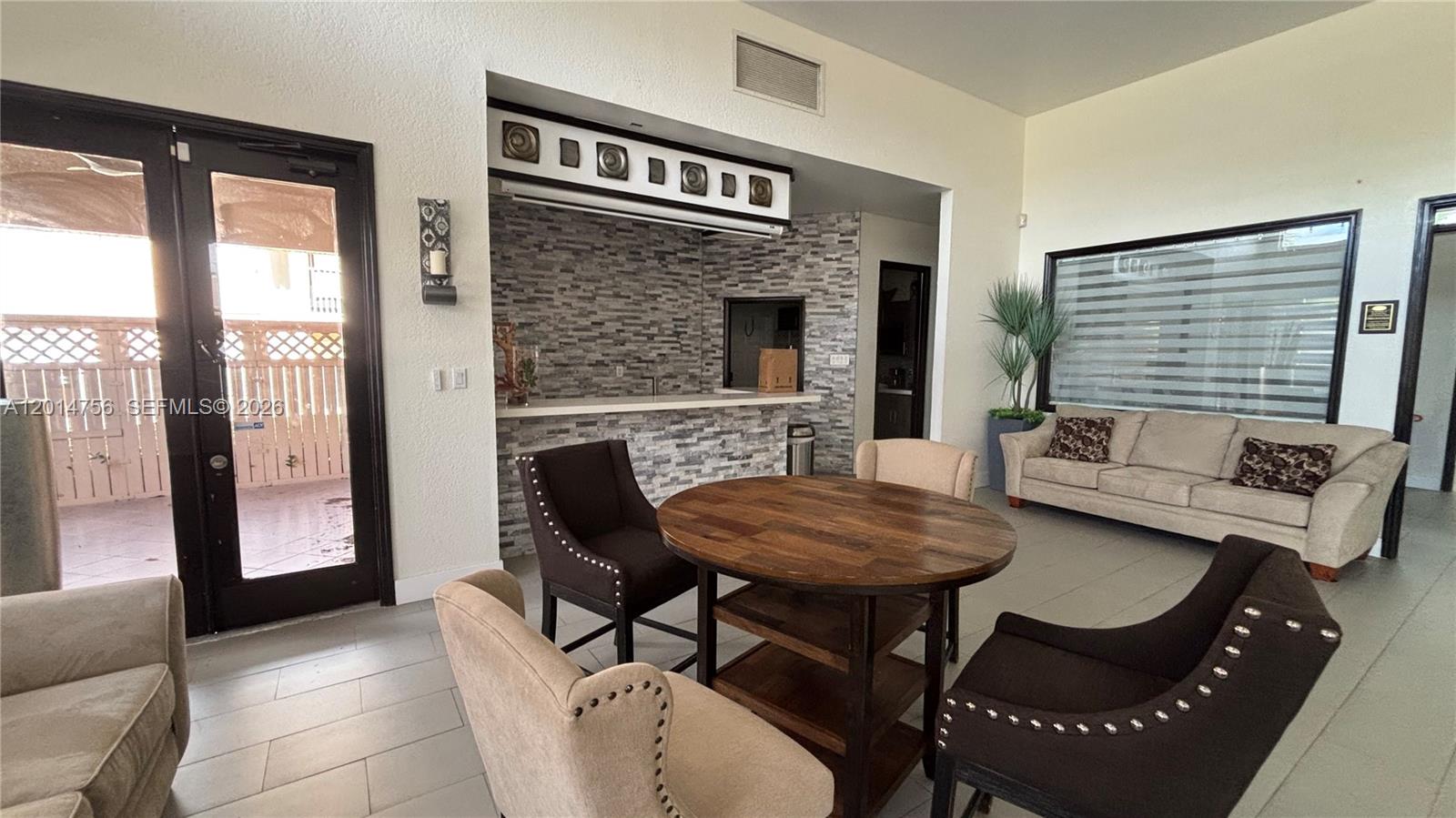 ROYAL PALM PLACE - Residential