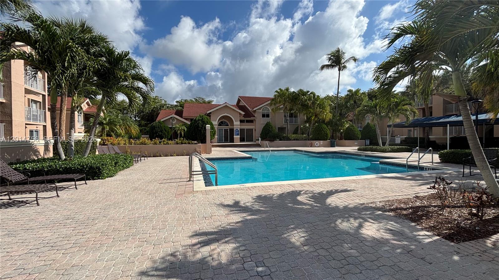 ROYAL PALM PLACE - Residential