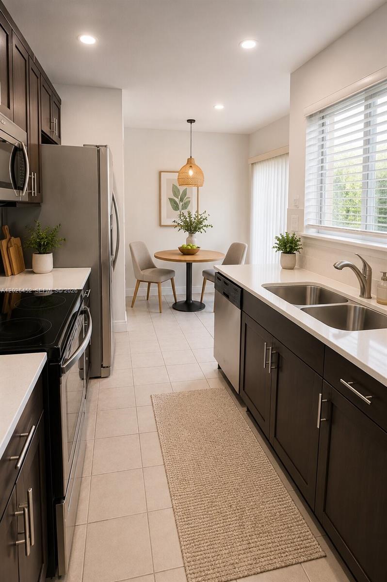 VILLAS OF DEERWOOD REPLAT - Residential Lease