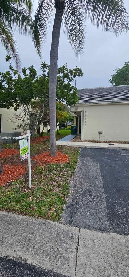VILLAS OF DEERWOOD REPLAT - Residential Lease