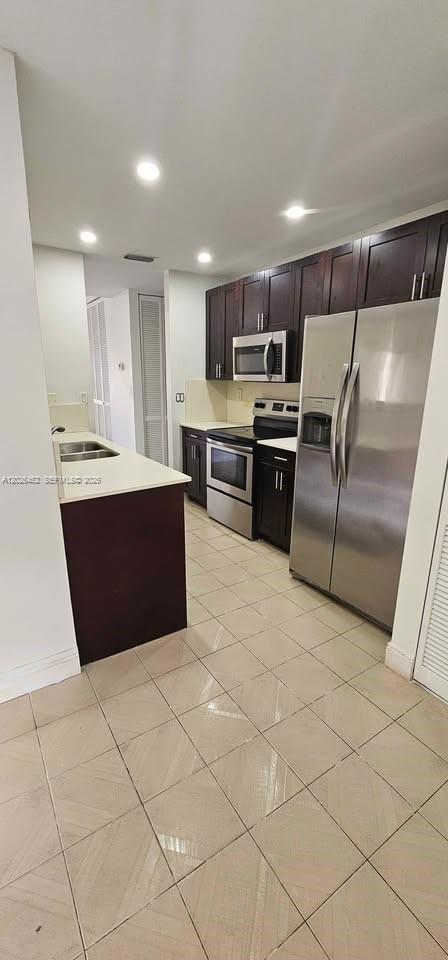 VILLAS OF DEERWOOD REPLAT - Residential Lease