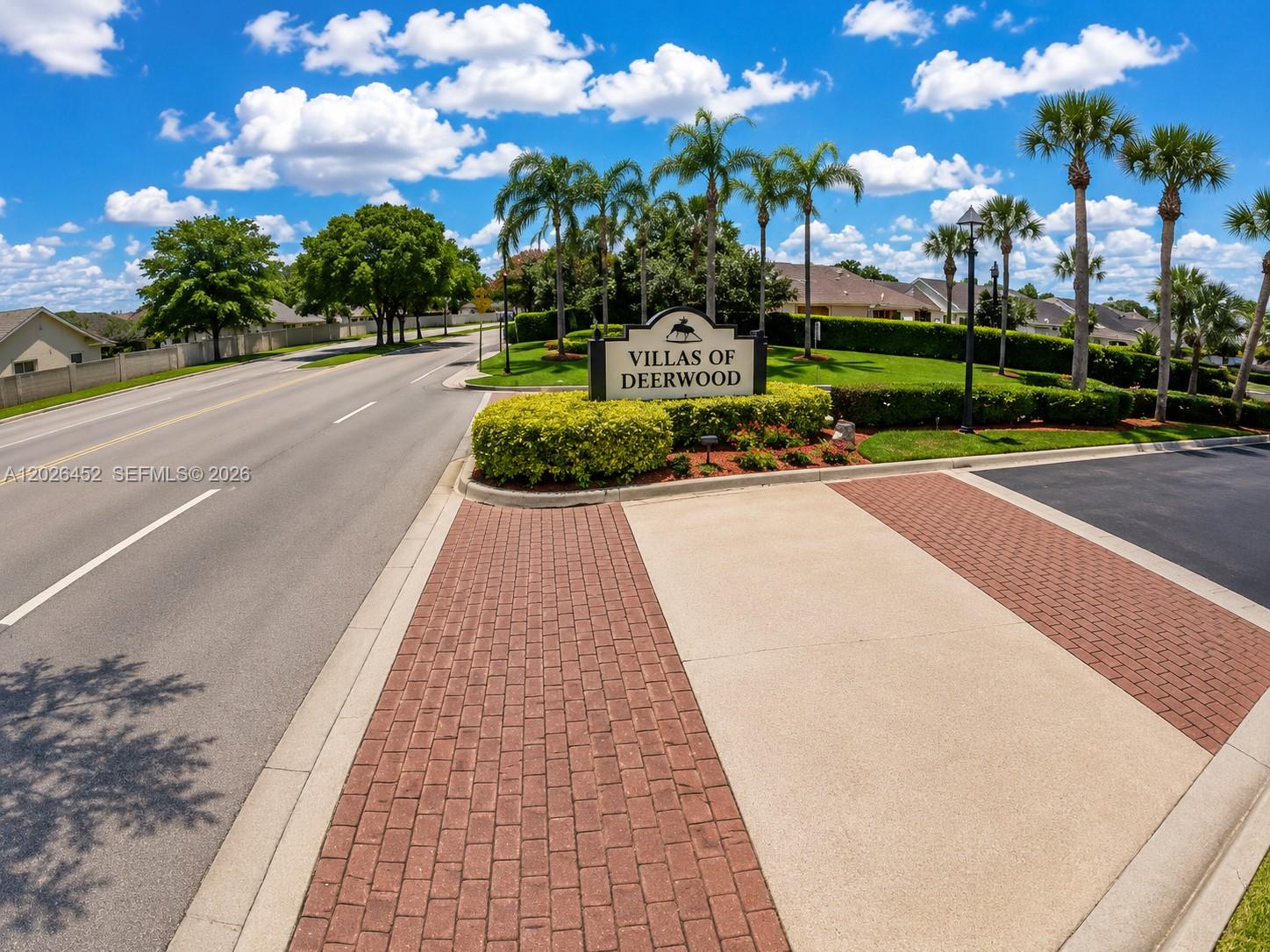 VILLAS OF DEERWOOD REPLAT - Residential Lease