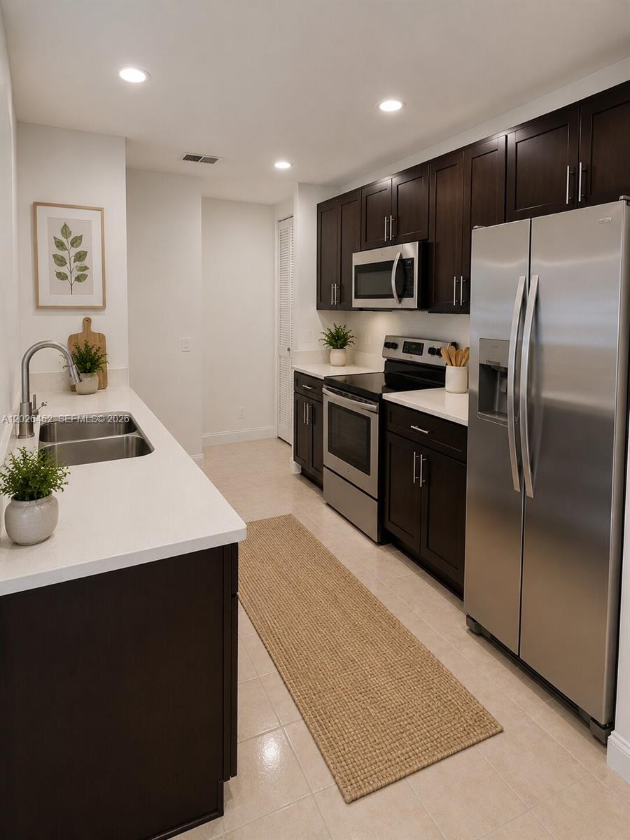 VILLAS OF DEERWOOD REPLAT - Residential Lease
