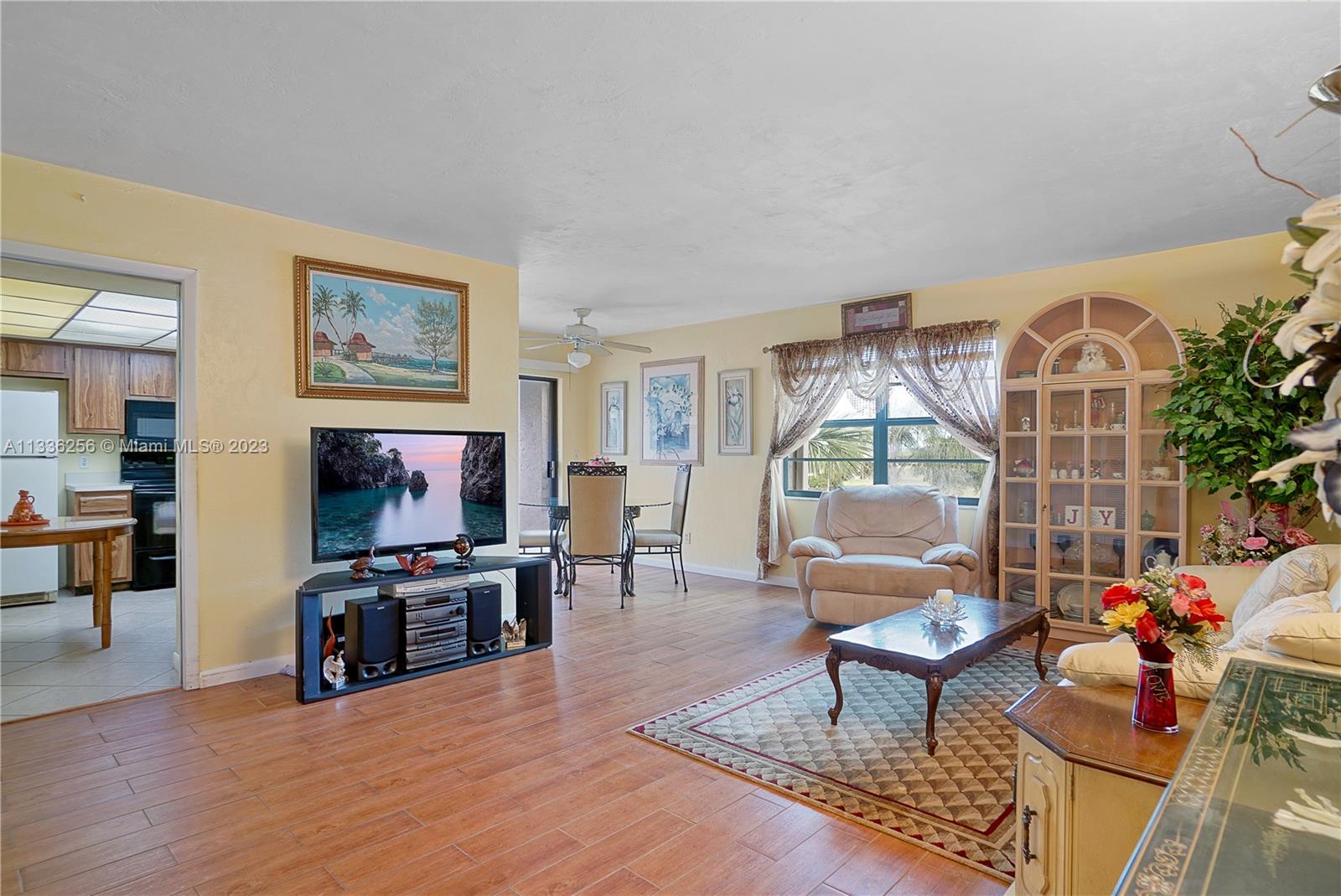 446800 - LAKEWOOD CONDOMIN - Residential