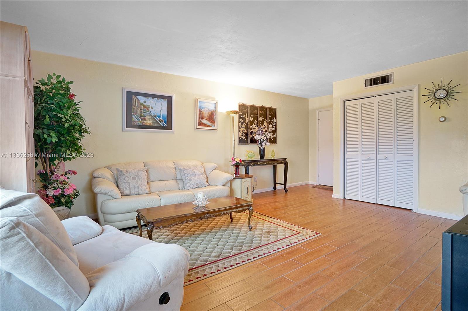 446800 - LAKEWOOD CONDOMIN - Residential