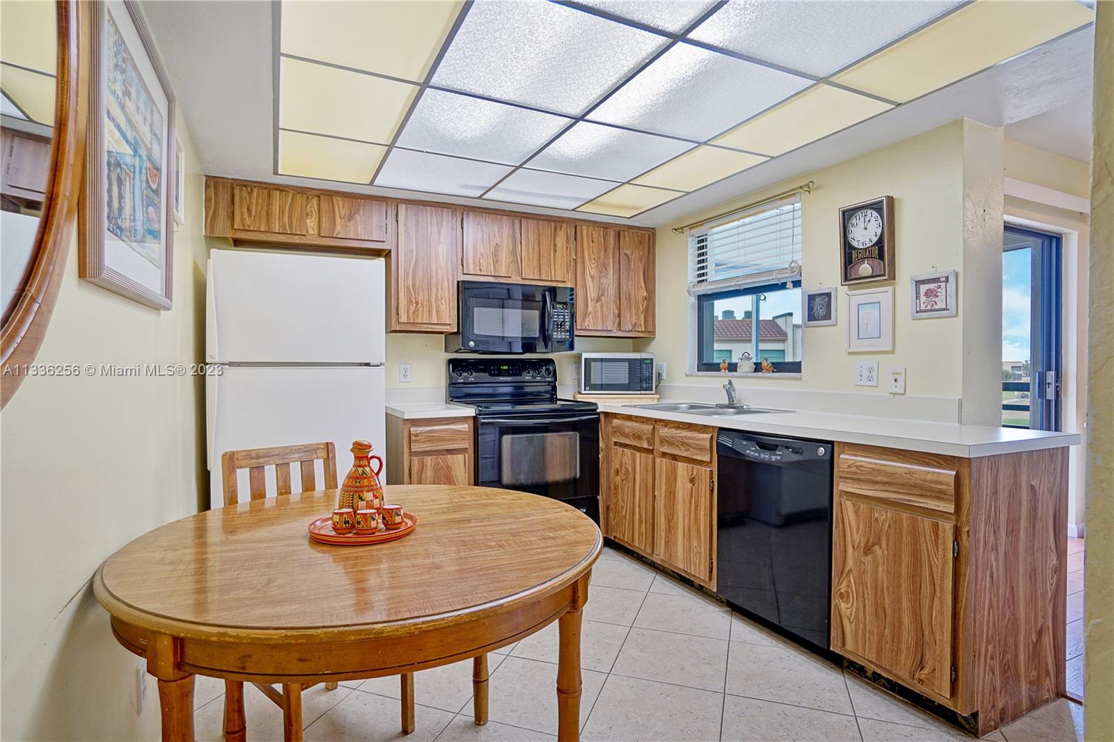 446800 - LAKEWOOD CONDOMIN - Residential