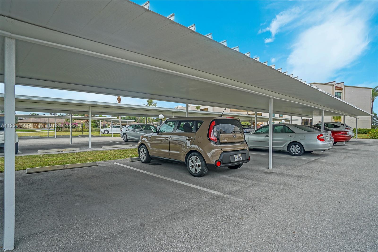 446800 - LAKEWOOD CONDOMIN - Residential