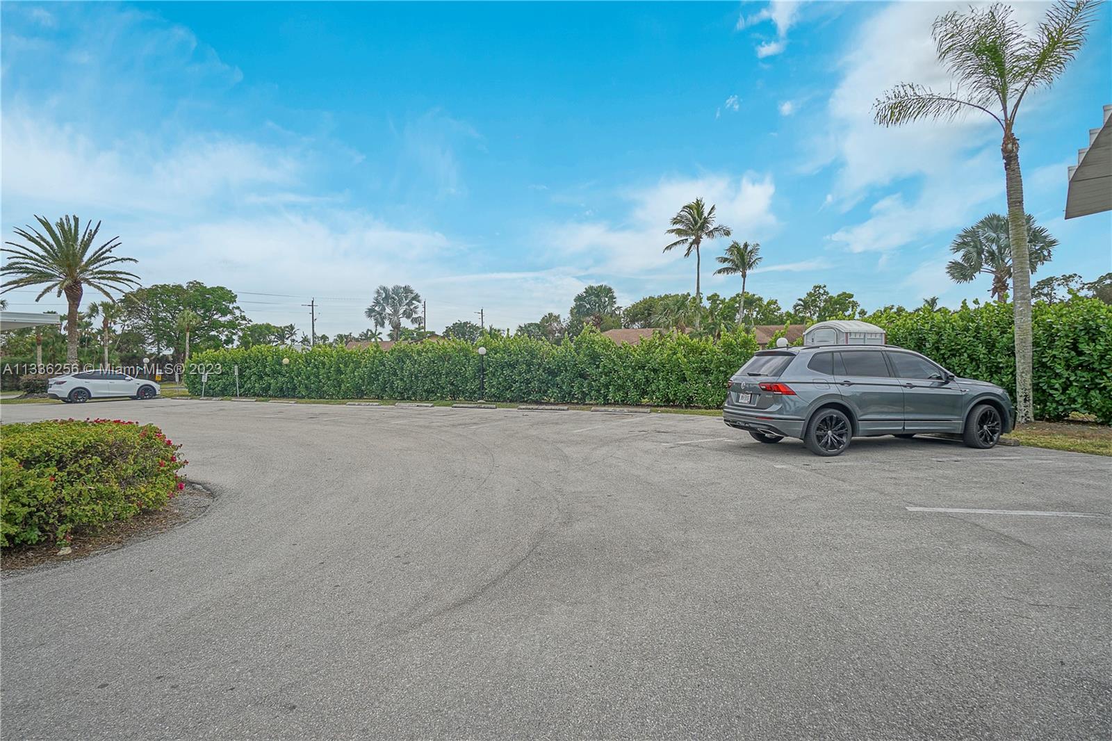 446800 - LAKEWOOD CONDOMIN - Residential