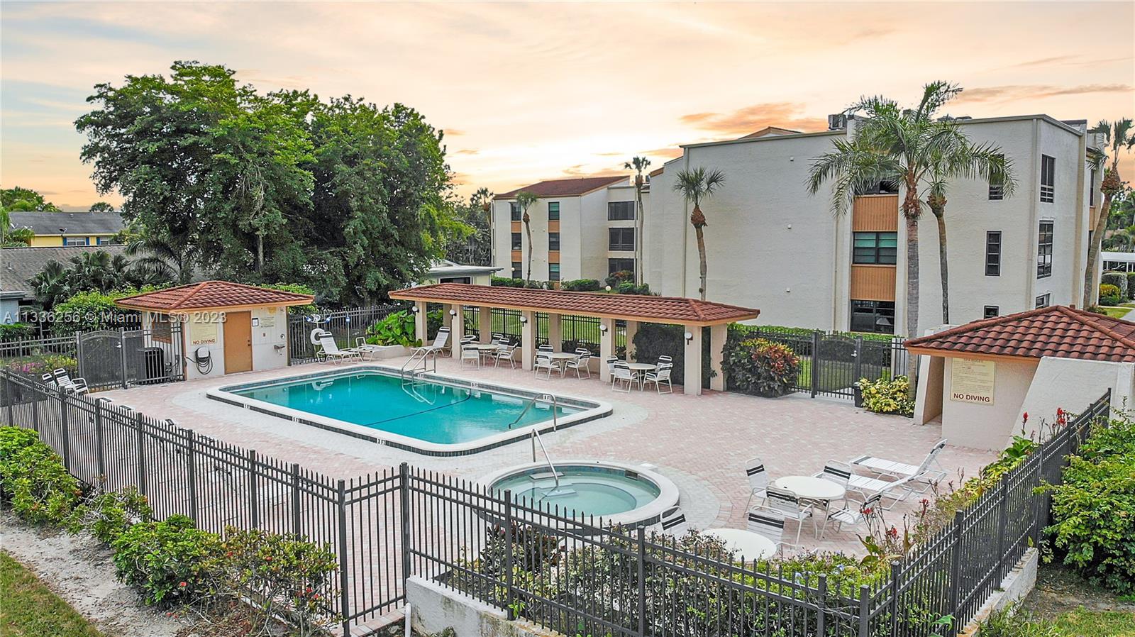 446800 - LAKEWOOD CONDOMIN - Residential