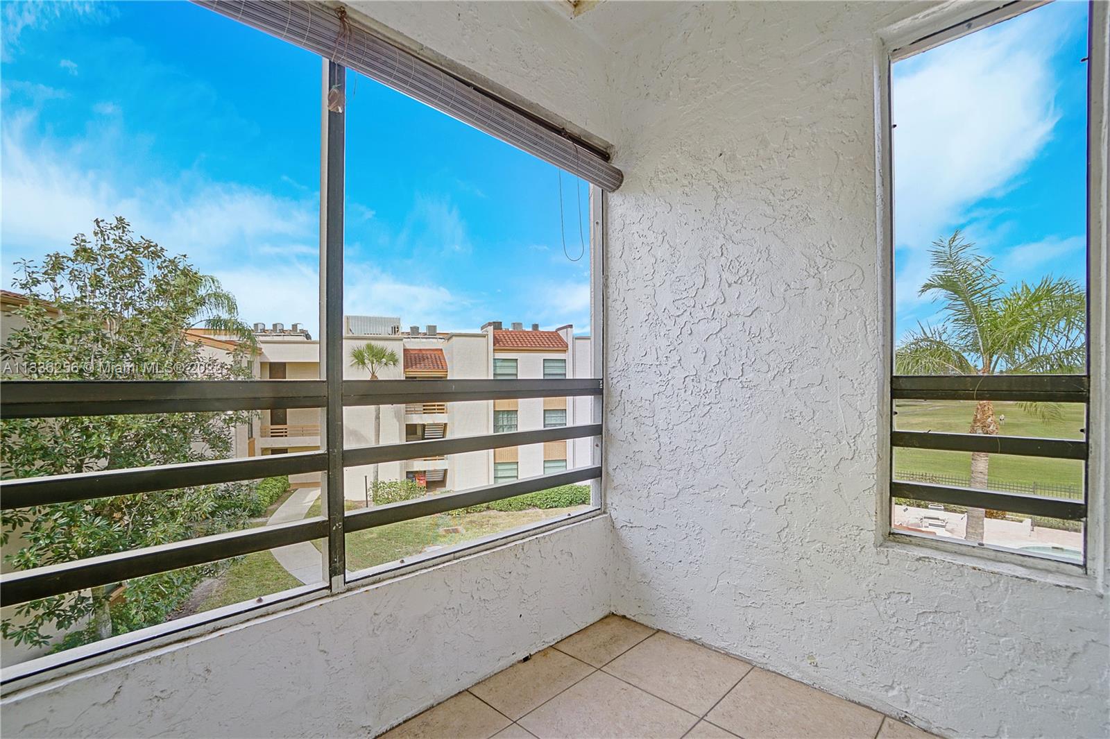 446800 - LAKEWOOD CONDOMIN - Residential