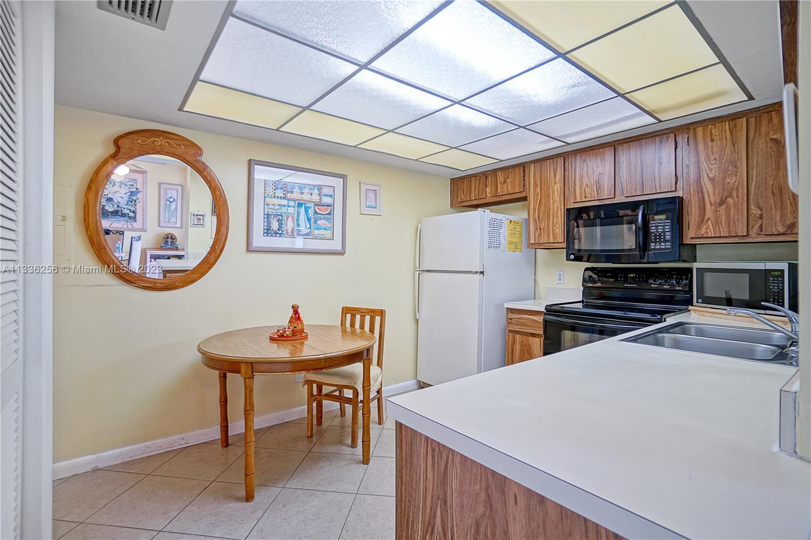 446800 - LAKEWOOD CONDOMIN - Residential