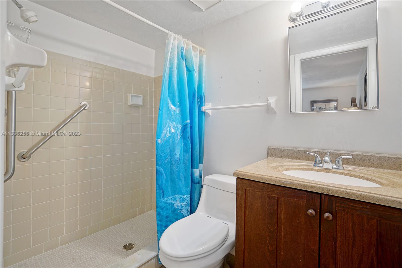 446800 - LAKEWOOD CONDOMIN - Residential